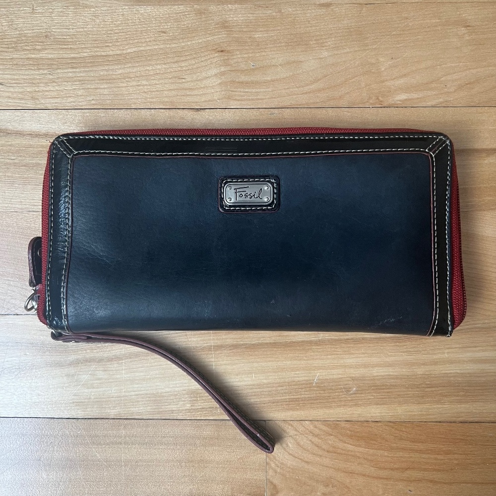Vintage Fossil Black Passport Wallet Zip Around Wristlet